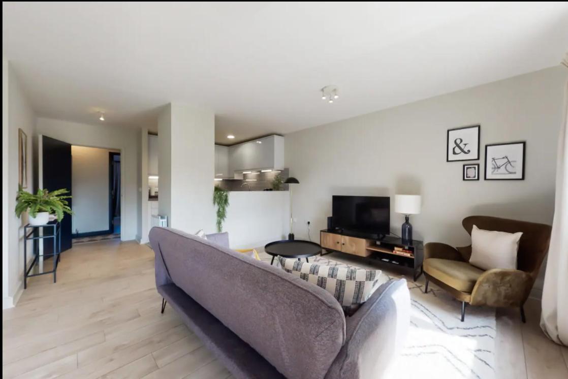 Modern 2 Bedroom Flat With Patio In Turnpike Lane Londra