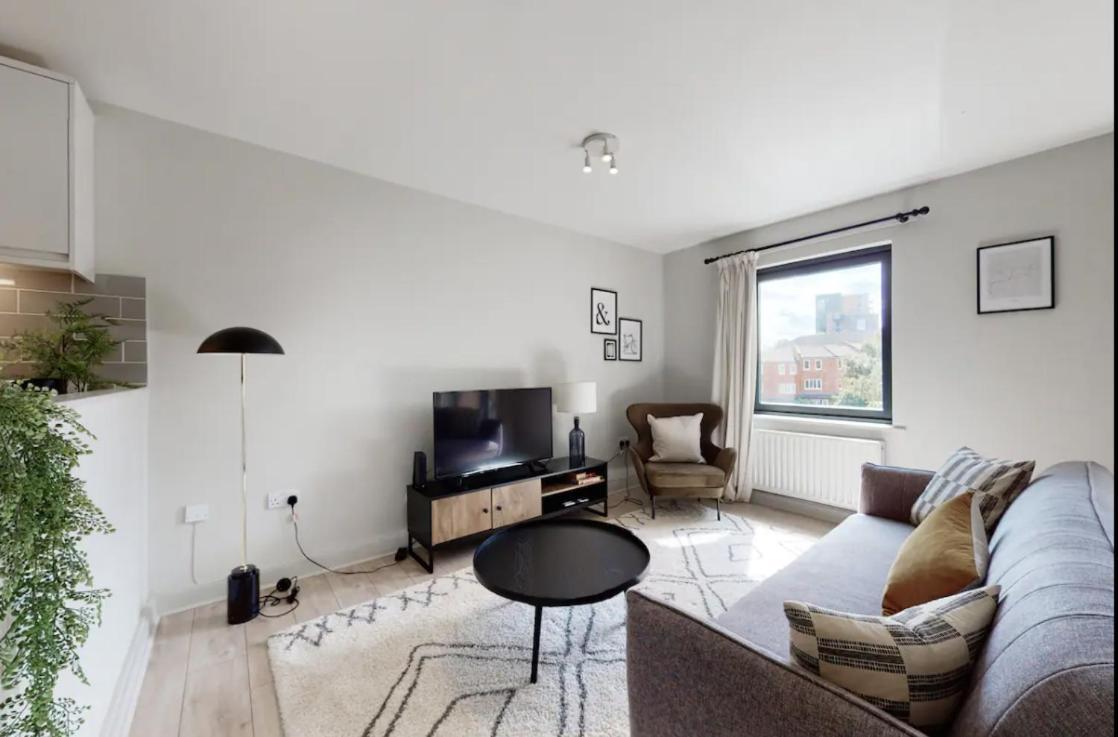Modern 2 Bedroom Flat With Patio In Turnpike Lane Appartamento