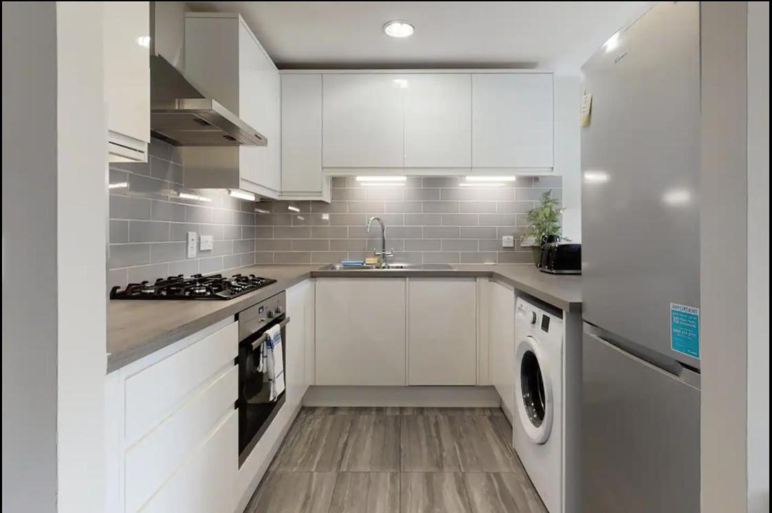 Appartamento Modern 2 Bedroom Flat With Patio In Turnpike Lane Londra